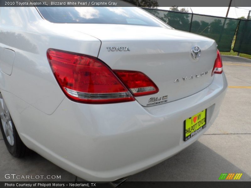 Blizzard White Pearl / Graphite Gray 2010 Toyota Avalon XL
