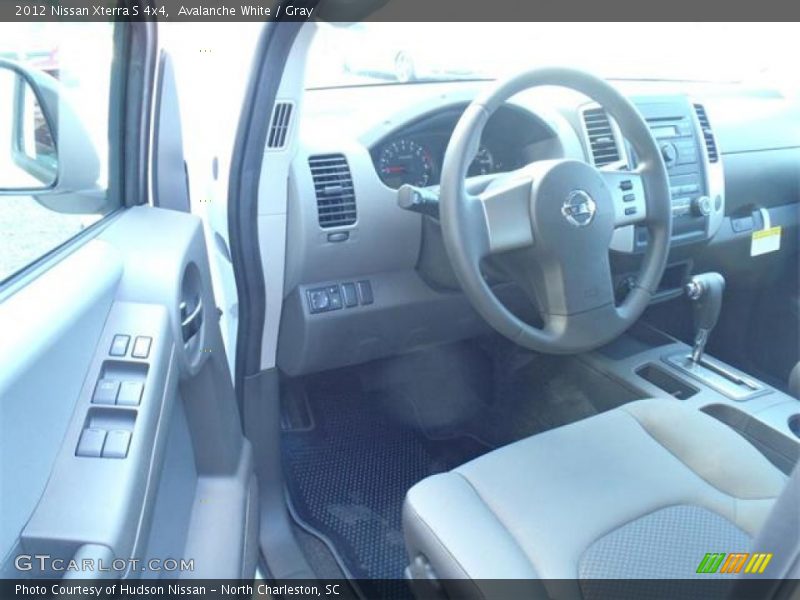 Avalanche White / Gray 2012 Nissan Xterra S 4x4