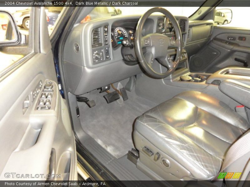 Dark Blue Metallic / Dark Charcoal 2004 Chevrolet Avalanche 1500 4x4