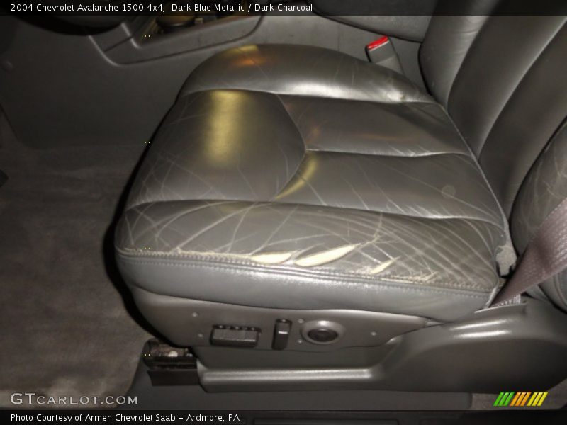 Dark Blue Metallic / Dark Charcoal 2004 Chevrolet Avalanche 1500 4x4