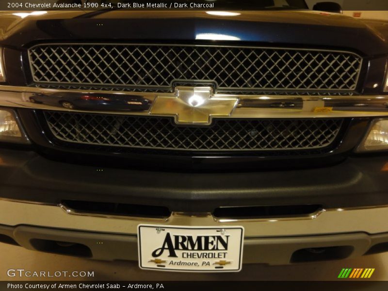 Dark Blue Metallic / Dark Charcoal 2004 Chevrolet Avalanche 1500 4x4