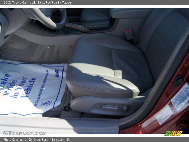 Salsa Red Pearl / Taupe 2002 Toyota Camry LE