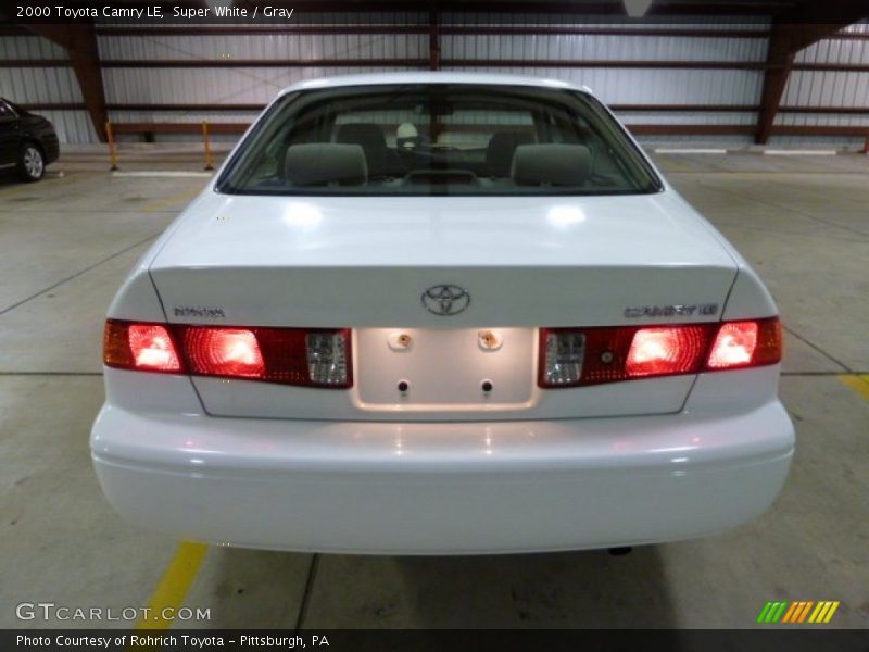 Super White / Gray 2000 Toyota Camry LE