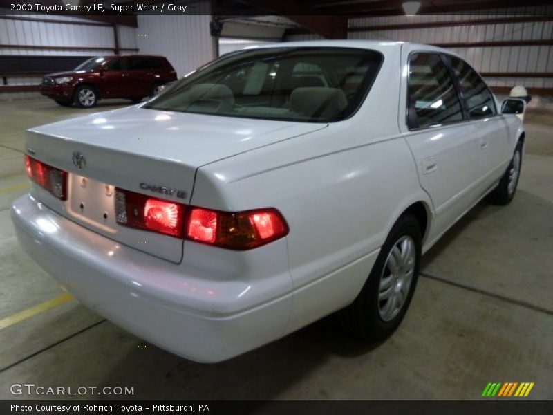 Super White / Gray 2000 Toyota Camry LE