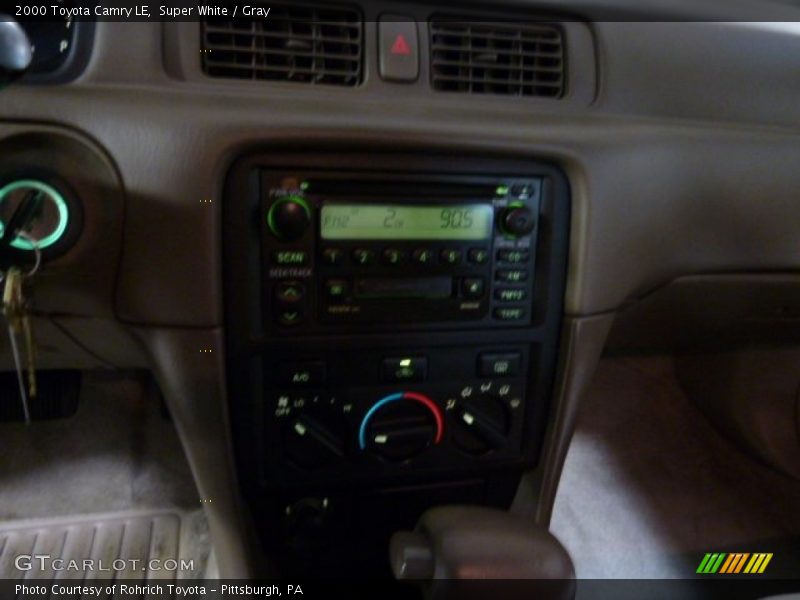 Super White / Gray 2000 Toyota Camry LE