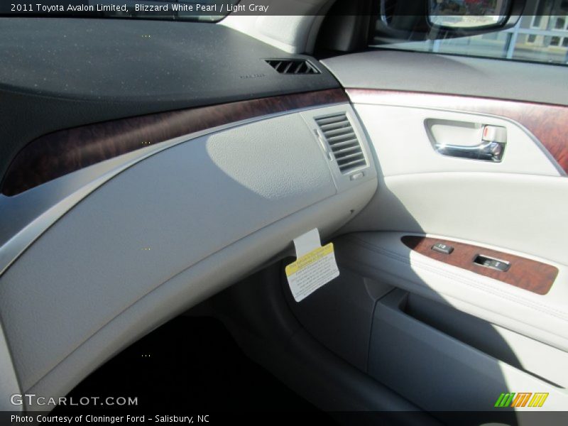 Blizzard White Pearl / Light Gray 2011 Toyota Avalon Limited