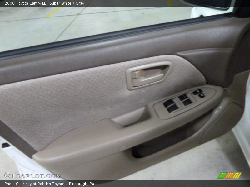 Super White / Gray 2000 Toyota Camry LE