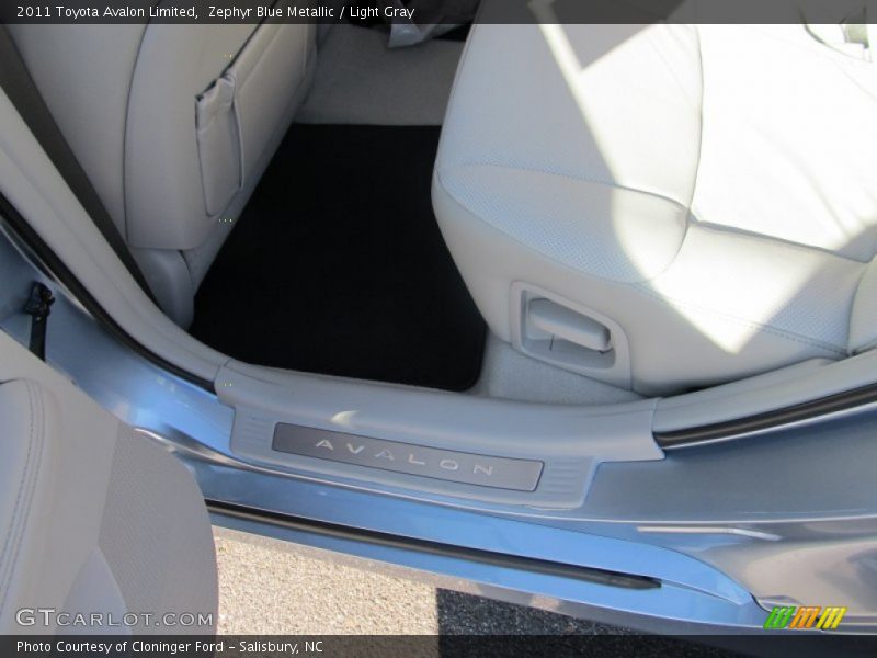 Zephyr Blue Metallic / Light Gray 2011 Toyota Avalon Limited