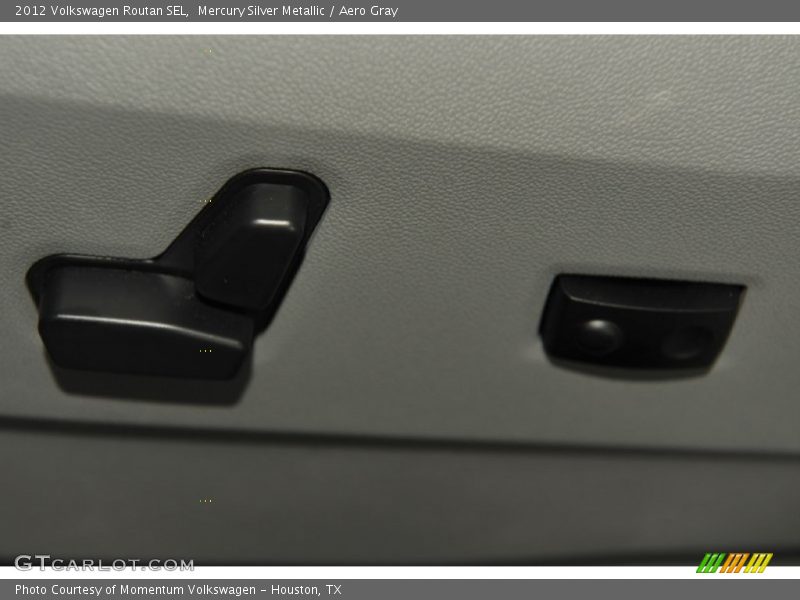 Mercury Silver Metallic / Aero Gray 2012 Volkswagen Routan SEL