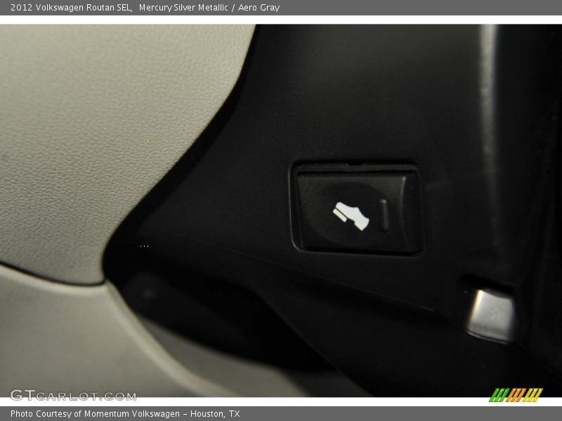 Mercury Silver Metallic / Aero Gray 2012 Volkswagen Routan SEL