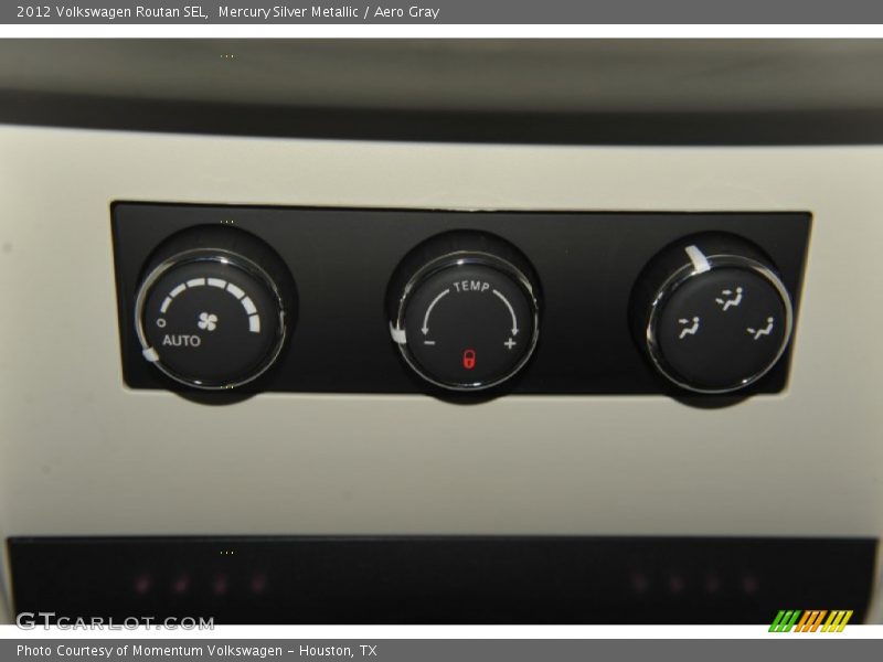 Mercury Silver Metallic / Aero Gray 2012 Volkswagen Routan SEL
