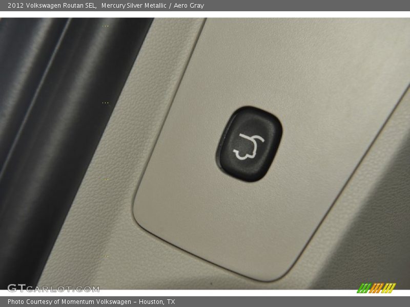 Mercury Silver Metallic / Aero Gray 2012 Volkswagen Routan SEL