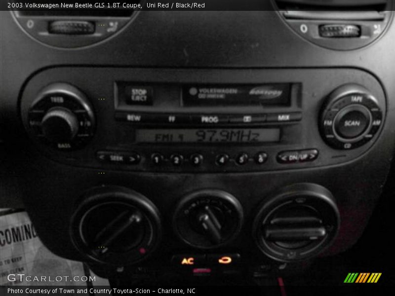 Uni Red / Black/Red 2003 Volkswagen New Beetle GLS 1.8T Coupe