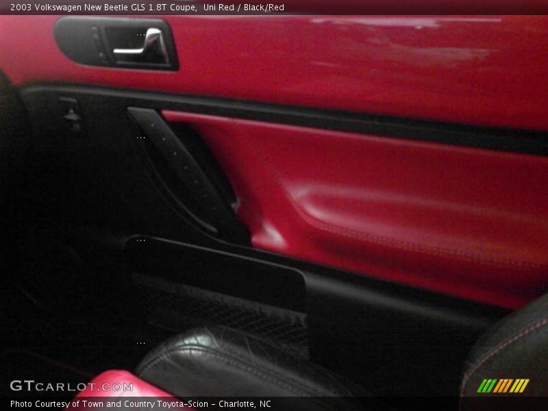 Uni Red / Black/Red 2003 Volkswagen New Beetle GLS 1.8T Coupe