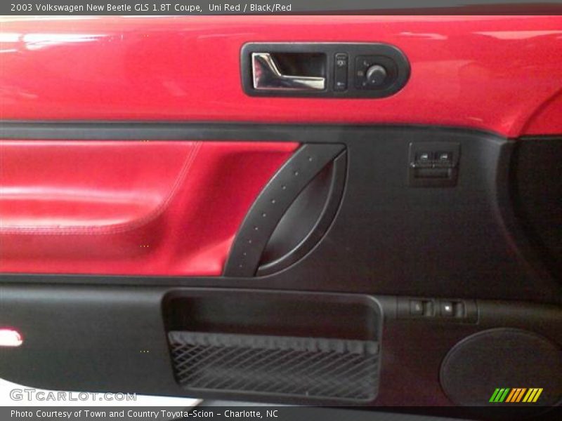Uni Red / Black/Red 2003 Volkswagen New Beetle GLS 1.8T Coupe