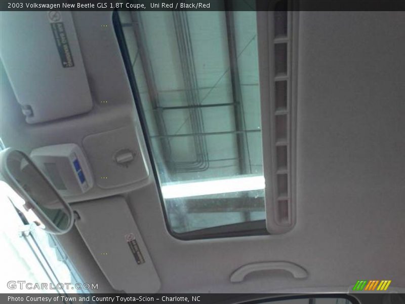 Uni Red / Black/Red 2003 Volkswagen New Beetle GLS 1.8T Coupe