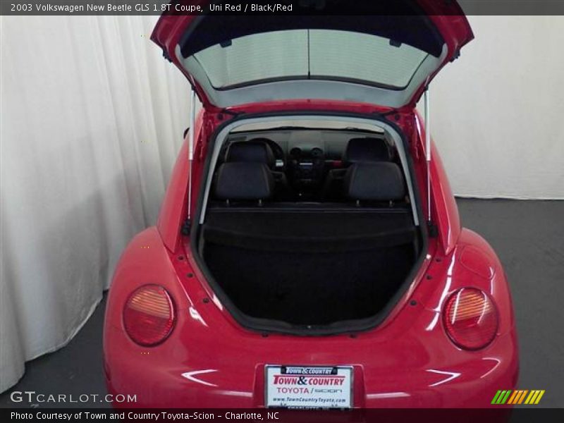 Uni Red / Black/Red 2003 Volkswagen New Beetle GLS 1.8T Coupe