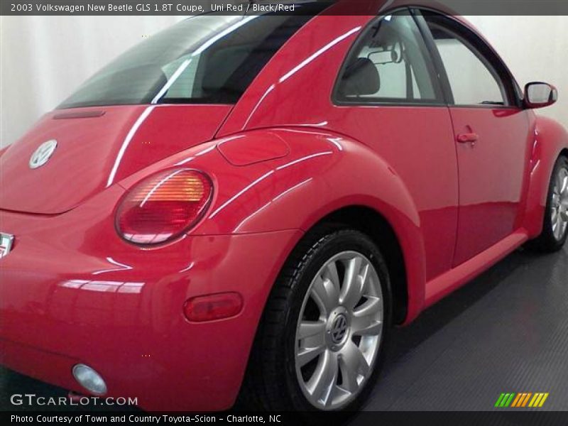 Uni Red / Black/Red 2003 Volkswagen New Beetle GLS 1.8T Coupe