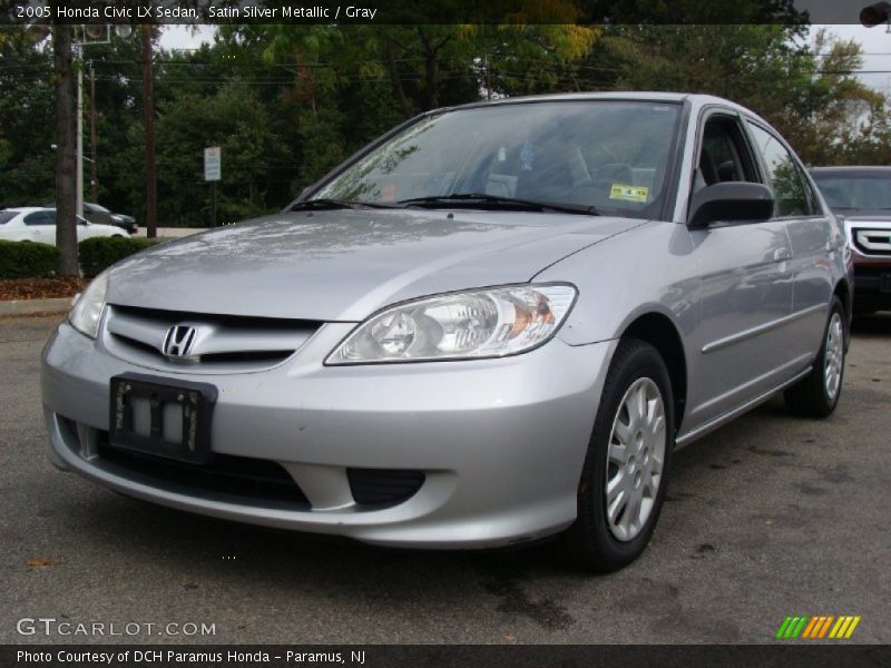 Front 3/4 View of 2005 Civic LX Sedan