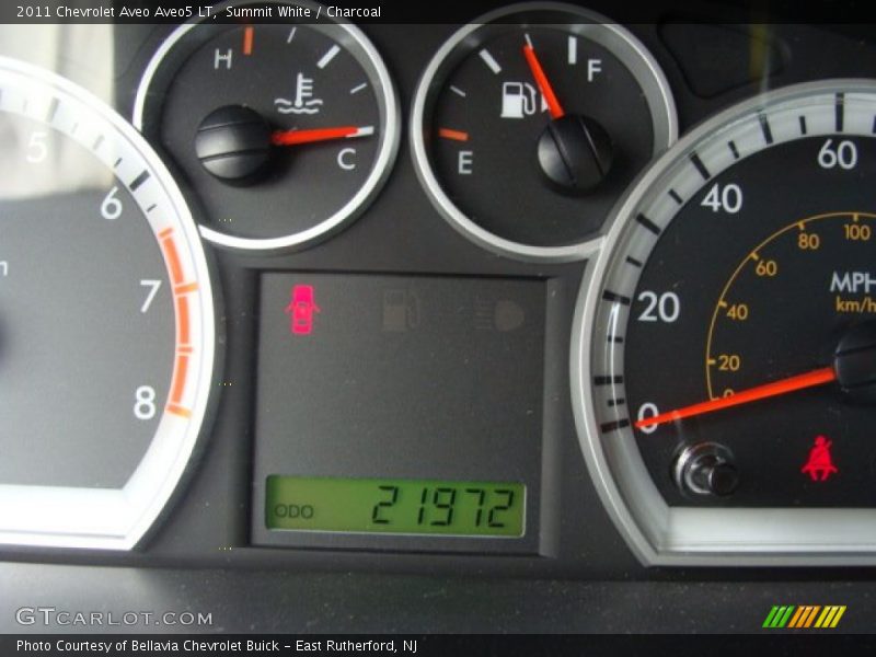 Summit White / Charcoal 2011 Chevrolet Aveo Aveo5 LT