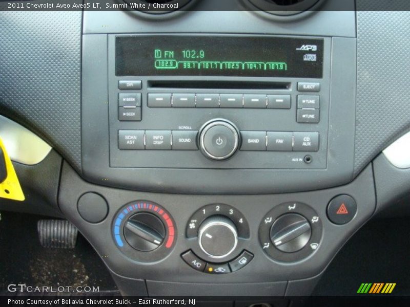 Summit White / Charcoal 2011 Chevrolet Aveo Aveo5 LT