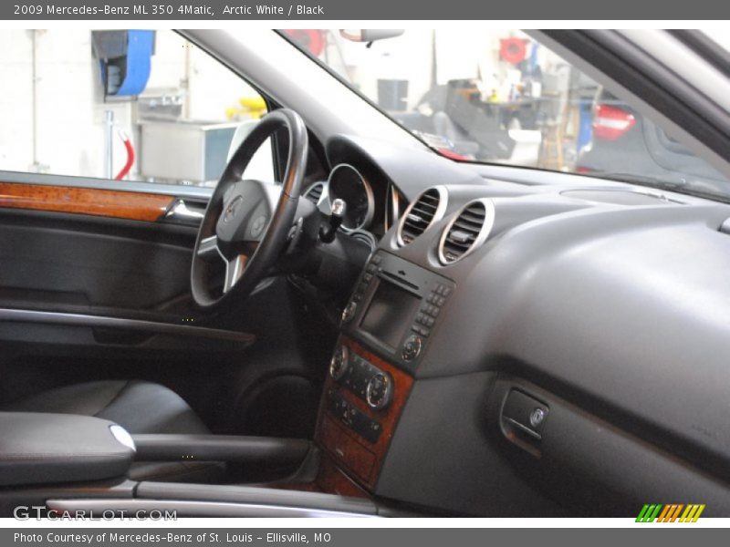 Arctic White / Black 2009 Mercedes-Benz ML 350 4Matic