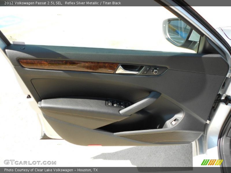 Reflex Silver Metallic / Titan Black 2012 Volkswagen Passat 2.5L SEL