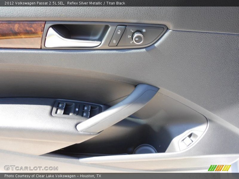 Reflex Silver Metallic / Titan Black 2012 Volkswagen Passat 2.5L SEL