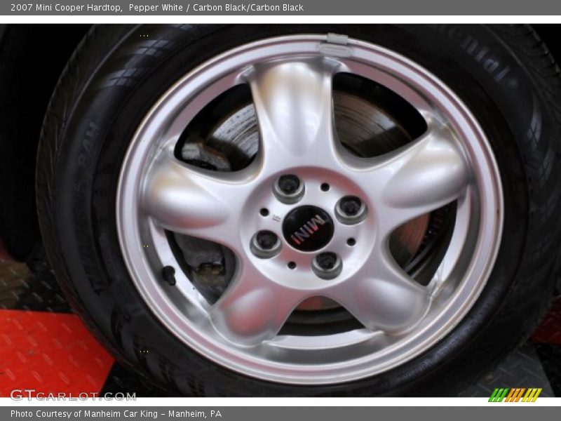 Pepper White / Carbon Black/Carbon Black 2007 Mini Cooper Hardtop