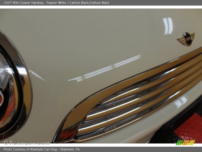 Pepper White / Carbon Black/Carbon Black 2007 Mini Cooper Hardtop