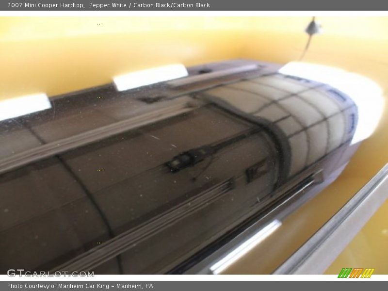 Pepper White / Carbon Black/Carbon Black 2007 Mini Cooper Hardtop