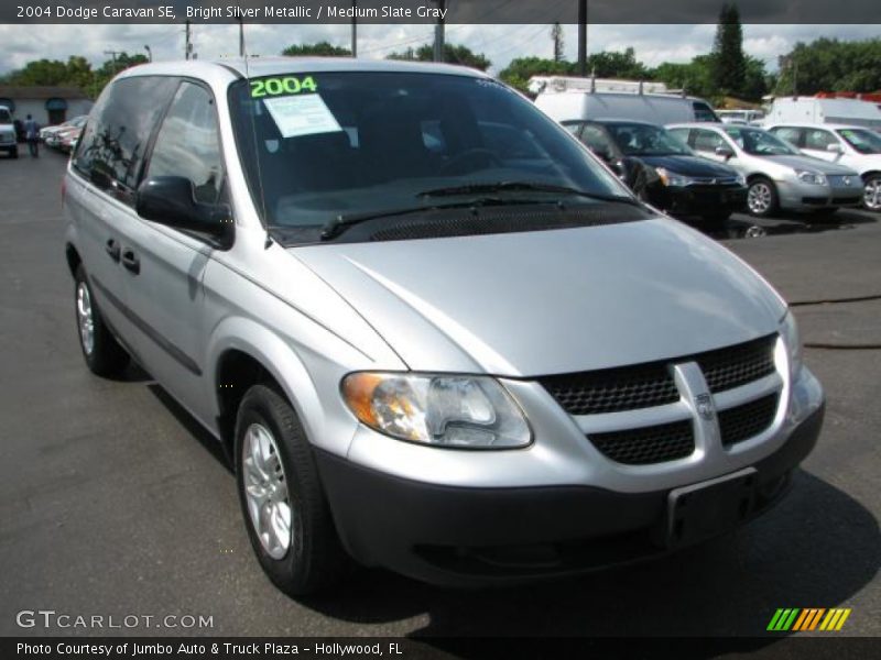 Front 3/4 View of 2004 Caravan SE