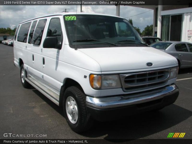 Front 3/4 View of 1999 E Series Van E350 Super Duty XLT Extended Passenger