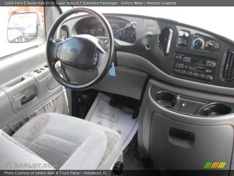 Dashboard of 1999 E Series Van E350 Super Duty XLT Extended Passenger
