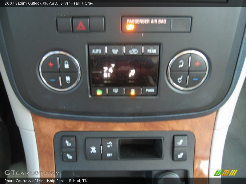 Silver Pearl / Gray 2007 Saturn Outlook XR AWD