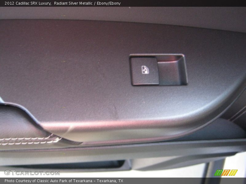Radiant Silver Metallic / Ebony/Ebony 2012 Cadillac SRX Luxury