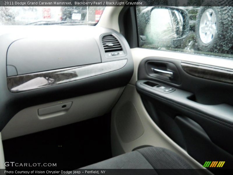 Blackberry Pearl / Black/Light Graystone 2011 Dodge Grand Caravan Mainstreet