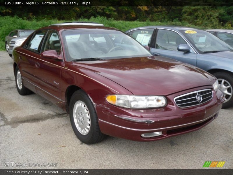 Front 3/4 View of 1998 Regal LS
