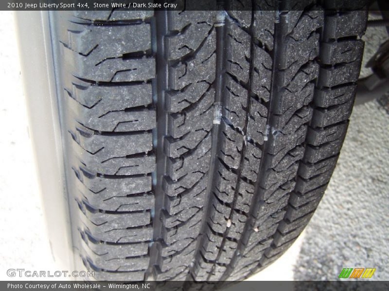 Stone White / Dark Slate Gray 2010 Jeep Liberty Sport 4x4