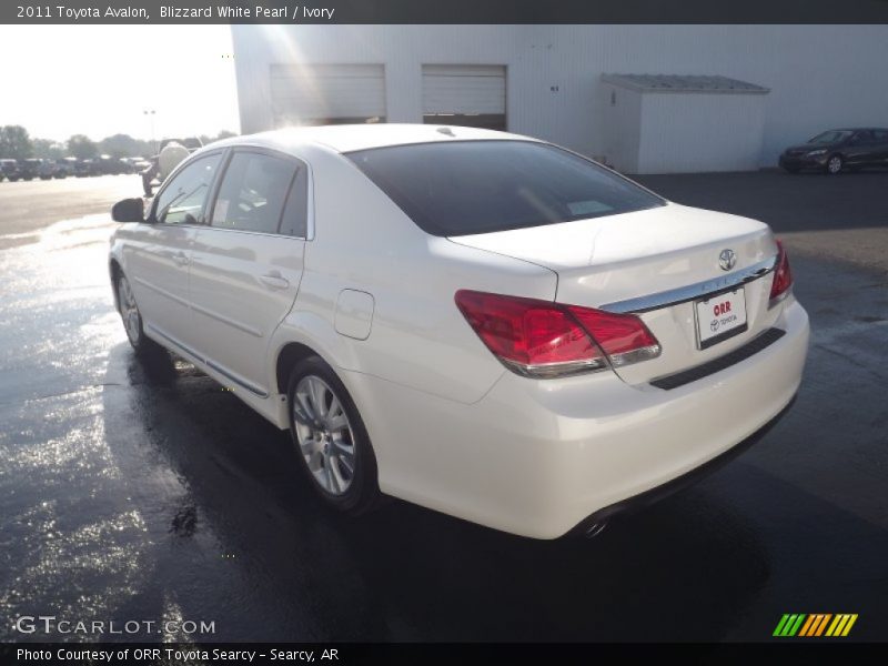 Blizzard White Pearl / Ivory 2011 Toyota Avalon