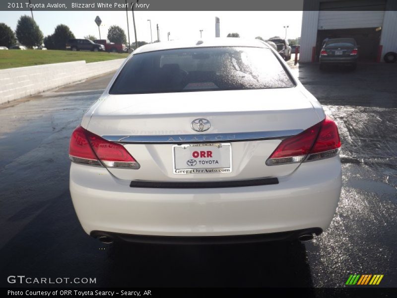 Blizzard White Pearl / Ivory 2011 Toyota Avalon