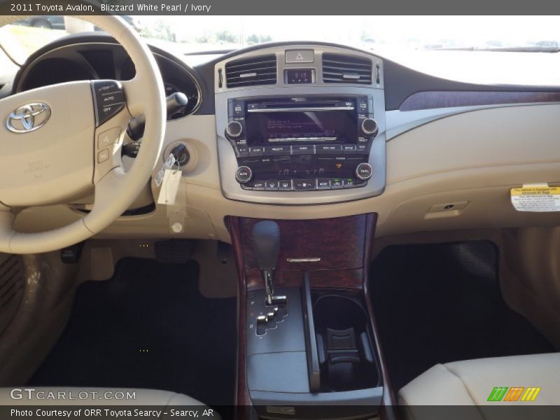 Blizzard White Pearl / Ivory 2011 Toyota Avalon