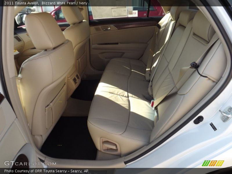 Blizzard White Pearl / Ivory 2011 Toyota Avalon