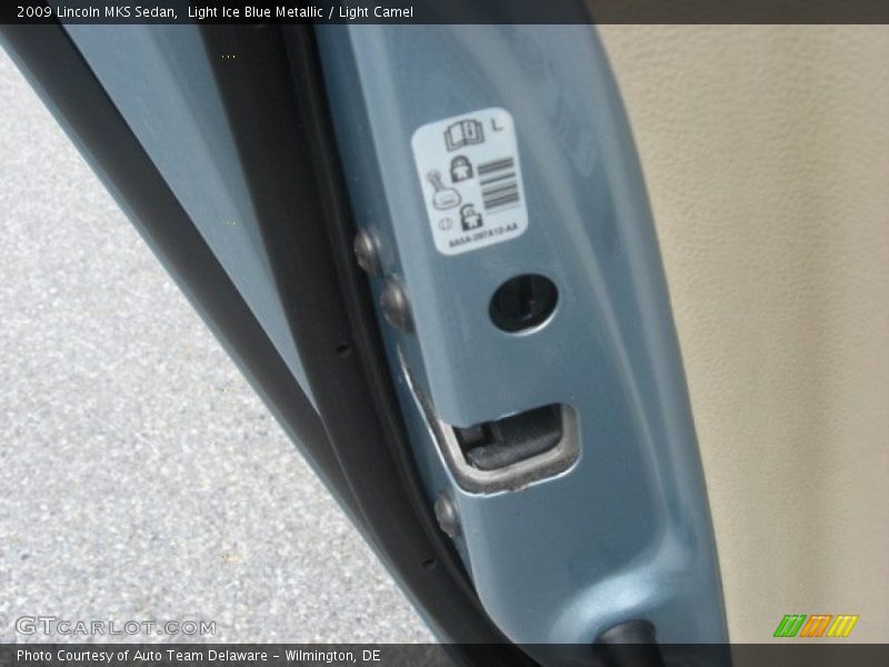 Light Ice Blue Metallic / Light Camel 2009 Lincoln MKS Sedan