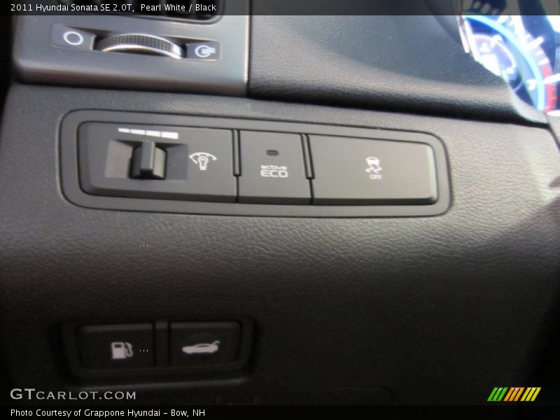 Pearl White / Black 2011 Hyundai Sonata SE 2.0T