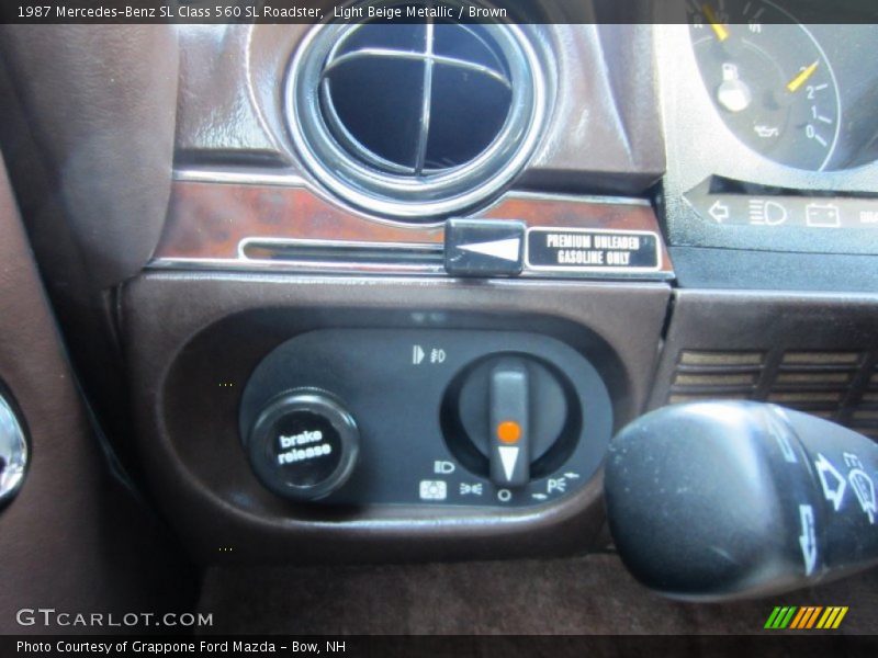Controls of 1987 SL Class 560 SL Roadster