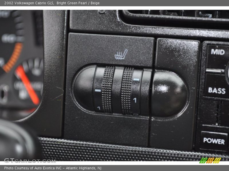 Controls of 2002 Cabrio GLS