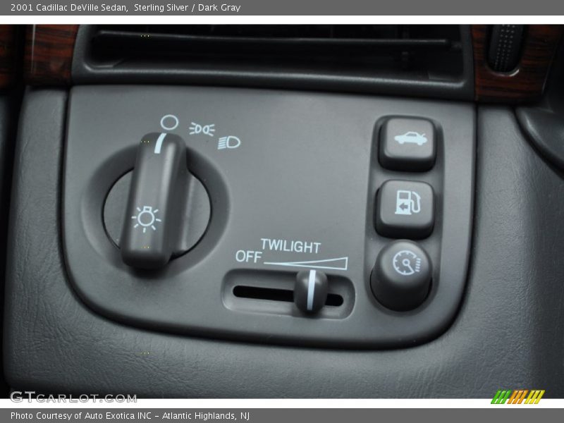 Sterling Silver / Dark Gray 2001 Cadillac DeVille Sedan
