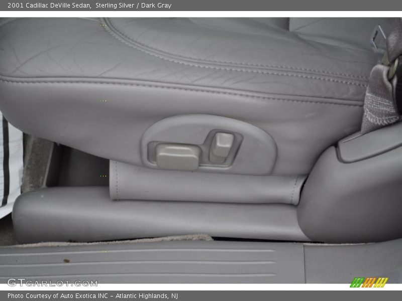 Sterling Silver / Dark Gray 2001 Cadillac DeVille Sedan