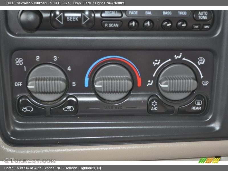 Onyx Black / Light Gray/Neutral 2001 Chevrolet Suburban 1500 LT 4x4